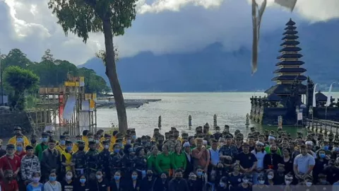 G20 di Bali, Sampah Danau Batur Dibersihkan Yayasan Puri Kauhan - GenPI.co BALI