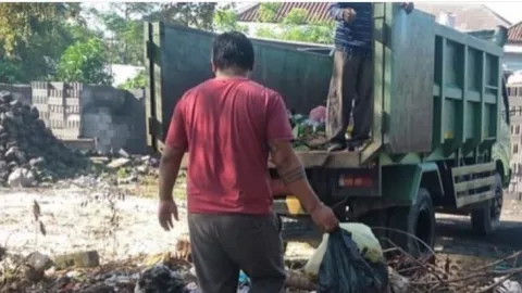 Lahan Kosong Jadi Tempat Sampah Liar, Ini Aksi DLHK Denpasar Bali - GenPI.co BALI