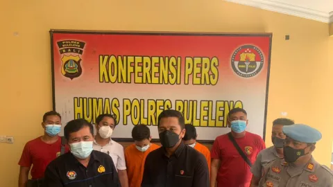 Curi Uang Warga Buleleng Bali untuk Judi, 2 Pria Diringkus Polisi - GenPI.co BALI