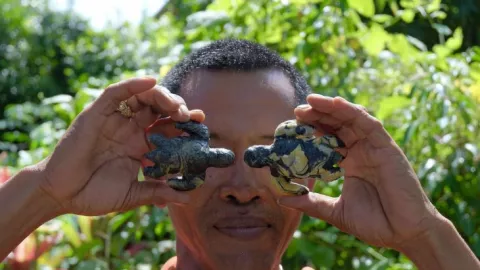 KTT G20 Bali, Perajin Serangan Bikin Kerajinan Sampah Plastik - GenPI.co BALI