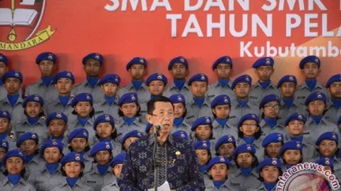 DPRD Paksa Gubernur Koster Akhiri Polemik SMAN Bali Mandara - GenPI.co BALI