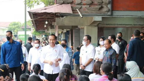 Pedagang Pasar Kreneng Bali Ketiban Rezeki, Jokowi Bagikan Ini - GenPI.co BALI