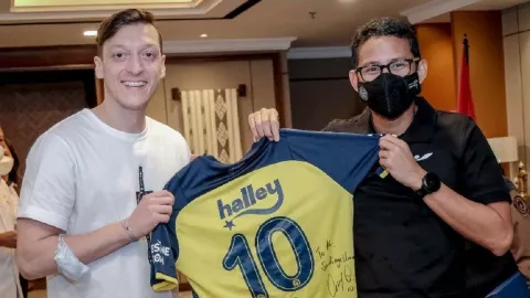 Mesut Ozil Pilih Bali United, Respons Teco Mengejutkan - GenPI.co BALI