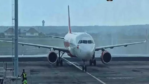 Wisman Ramaikan Bali, Bandara Ngurah Rai Kedatangan Viet Jet - GenPI.co BALI