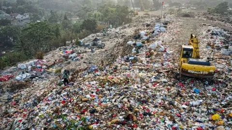 Desak UNUD, Luhut Ingin Bali Bebas Sampah Jelang KTT G20 - GenPI.co BALI