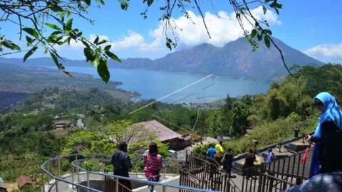 Nikmatnya Wisata Danau Batur Bangli Bali: Asyik Mandi Air Panas - GenPI.co BALI