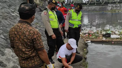 Bali Geger! Mayat Orok Bayi Mengambang di Sampah Tukad Badung - GenPI.co BALI