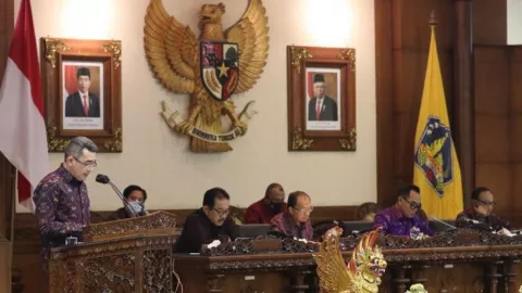 Efek Terminal LNG, Gubernur Koster Dapat Pesan Menohok DPRD Bali - GenPI.co BALI