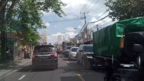 Layangan Bikin Kemacetan di Bali, Polresta Denpasar Bereaksi Ini - GenPI.co BALI