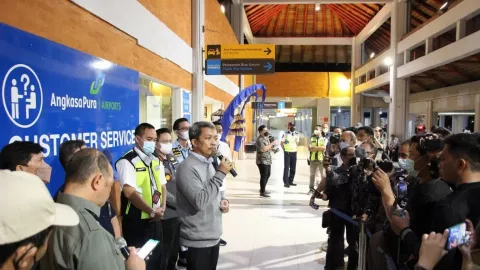 Imigrasi Ungkap Kronologi Wisman Berjubel di Bandara Ngurah Rai - GenPI.co BALI