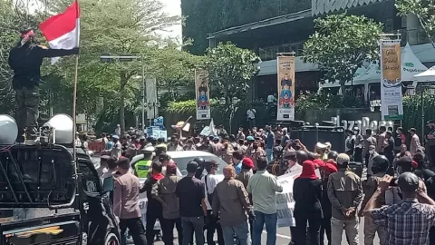Warga Bali Hati-hati, AMP Demo Lagi di Sini Hari Ini - GenPI.co BALI