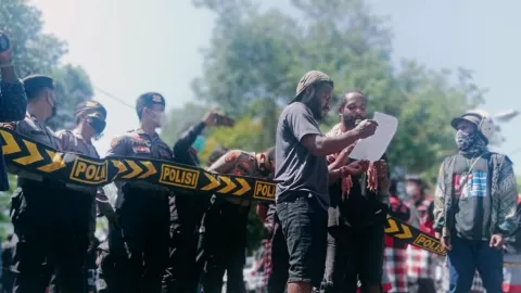 Demo Dikawal Polisi, AMP Bali Tuntut 12 Hal Ini - GenPI.co BALI