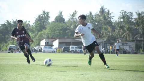 Teco Mendadak Kunjungi Training Center Bali United, Ada Apa? - GenPI.co BALI