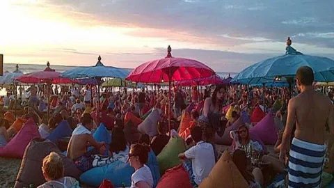9.000 Wisman Ramaikan Bali Tiap Hari, Gubernur Koster Bangga - GenPI.co BALI