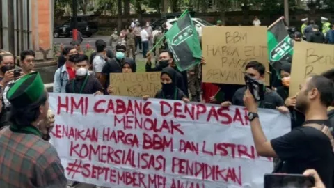 Tolak Harga BBM Naik, HMI Denpasar Bali Demo Turun ke Jalan - GenPI.co BALI