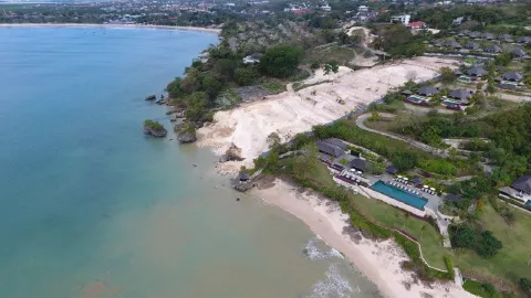 Minta Polisi, Pemprov Bali Stop Pemotongan Tebing Pantai Jimbaran - GenPI.co BALI
