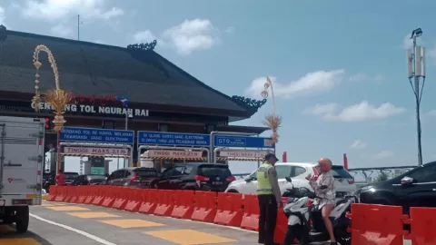 Astaga! Cewek Bule Salah Jalur di Tol Bali Mandara, Aksinya? - GenPI.co BALI