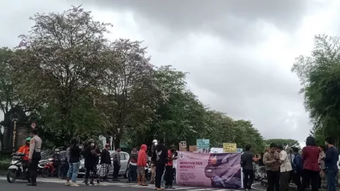 Simpang Sudirman Denpasar Macet Imbas Demo Warga Papua, Ada Apa? - GenPI.co BALI
