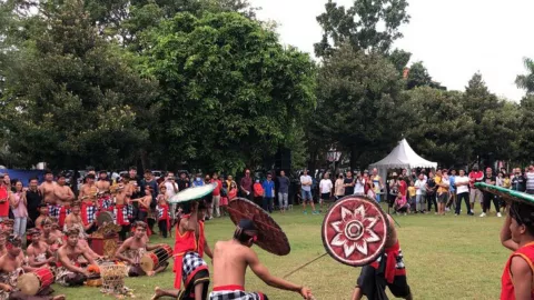 Tradisi Warga Karangasem Bali Gebug Ende: Punya Makna Sakral - GenPI.co BALI