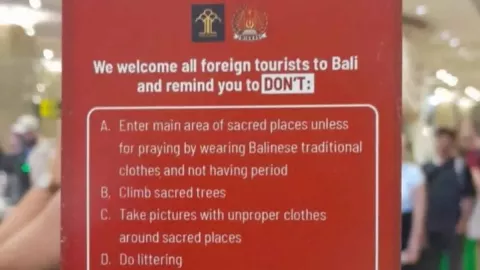 Imigrasi Bali Bagi Kartu, Turis Asing Wajib Perhatikan - GenPI.co BALI