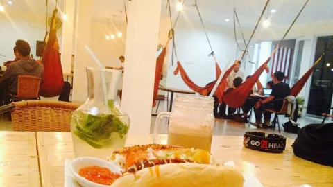 Minum Kopi Sambil Rebahan di Hammock Cafe, Awas Ketiduran - GenPI.co BANTEN