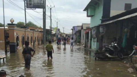 5 Hari Terendam Banjir Rob, BPBD: Situasi Masih Aman Terkendali - GenPI.co BANTEN