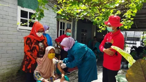 BIN Banten Selenggarakan Vaksinasi untuk Lansia di Kota Cilegon - GenPI.co BANTEN