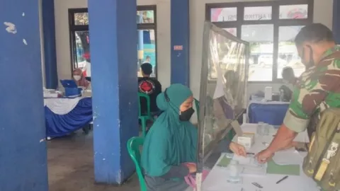 Target 100 Dosis, Koramil Gelar Vaksinasi di Terminal Pakupatan - GenPI.co BANTEN
