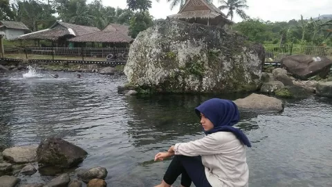 Pemandian Air Dingin Kaki Gunung Pulosari, Sensasi Mandi Air Es - GenPI.co BANTEN