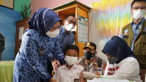 Vaksinasi Anak Perdana di Serang, Tatu Yakin Satu Bulan Rampung - GenPI.co BANTEN