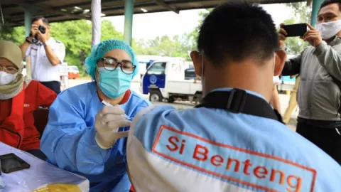Sopir Angkot Senang Terma Vaksin Booster, Pede Selama di Jalan - GenPI.co BANTEN