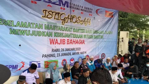 Buruh Kembali Gelar Aksi, Massa Tuntut Revisi SK UMK 2022 - GenPI.co BANTEN