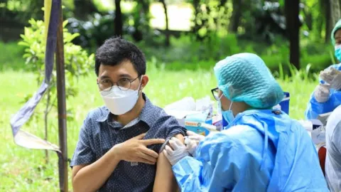Vaksinasi dengan Suasana Hutan Kota,, Kurangi Ketegangan Peserta - GenPI.co BANTEN