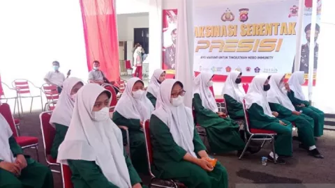 Ratusan Santriwati Pesantren Almizan Putri Terima Vaksin Booster - GenPI.co BANTEN