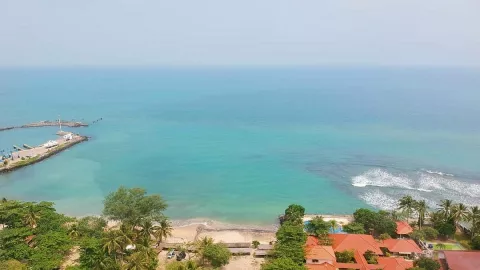 Pantai Jambu Jadi Rekomendasi Wisatawan Mancanegara, Kenapa? - GenPI.co BANTEN