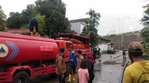 Hujan Deras, Sejumlah Titik di Kota Tangerang Digenangi Air - GenPI.co BANTEN