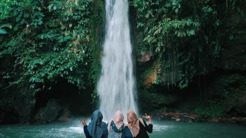 Sensasi Menikmati Pemandangan Alam di Curug Cikotak, Wajib Coba - GenPI.co BANTEN