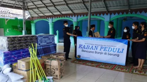Selama 3 Pekan, DJBC Banten Telah 3 Kali Kirim Bantuan Banjir - GenPI.co BANTEN
