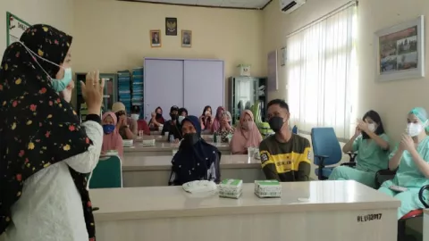 Pasien TB Paru di Teluknaga Diberi Kelas Khusus, Materi Apa Saja? - GenPI.co BANTEN