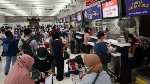 Arus Balik di Bandara Soetta Mulai Ramai Pemudik Menuju Jakarta - GenPI.co BANTEN