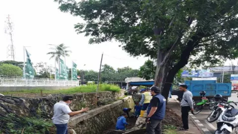 Dinas PUPR Perbaiki Drainase di 3 Ruas Jalan di Kota Tangerang - GenPI.co BANTEN