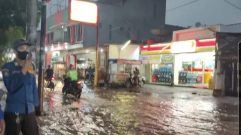 Drainase Meluap, Perumahan dan Jalan di Tangerang Terendam Banjir - GenPI.co BANTEN