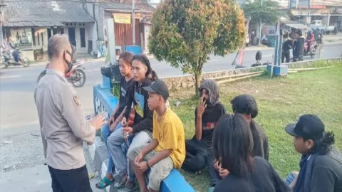 Meresahkan! Polsek Cikande Tertibkan Anak Punk di SPBU Ambon - GenPI.co BANTEN