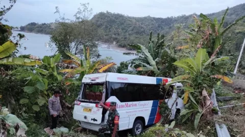 Rem Blong! Bus Pengangkut 14 Wisatawan Asal Tangerang Terguling - GenPI.co BANTEN