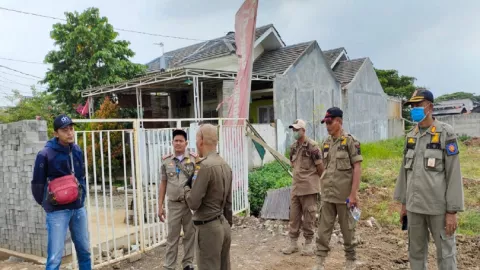 Resahkan Warga, Satpol PP Tangerang Hentikan Perataan Tanah Ilegal - GenPI.co BANTEN