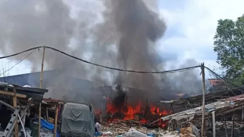 Penanak Nasi Korsleting, Lapak Limbah di Tangerang Kebakaran - GenPI.co BANTEN