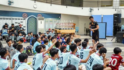 Gelar Coaching Clinic, Nil Maizar Ingin Perkenalkan Para Pemain Dewa United - GenPI.co BANTEN