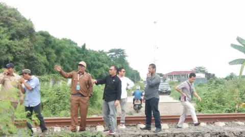 Jalur Frontage di Unyur Disorot, Wakil Ketua DPRD Kota Serang: Membahayakan! - GenPI.co BANTEN