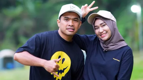 Digugat Cerai Septia Yetri Opani, Putra Siregar: Papi Mohon Maaf Banget - GenPI.co BANTEN