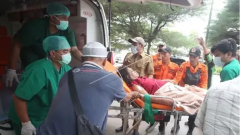 Pemkot Tangsel Tanggung Biaya Pengobatan Korban Kecelakaan Bus di Guci Tegal - GenPI.co BANTEN